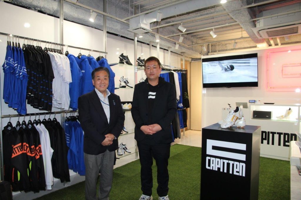株式会社CAPITTENの代表取締役、高橋浩二さん（写真右）とラジオ関西の三上公也アナウンサー　※撮影時のみマスクを外して撮影